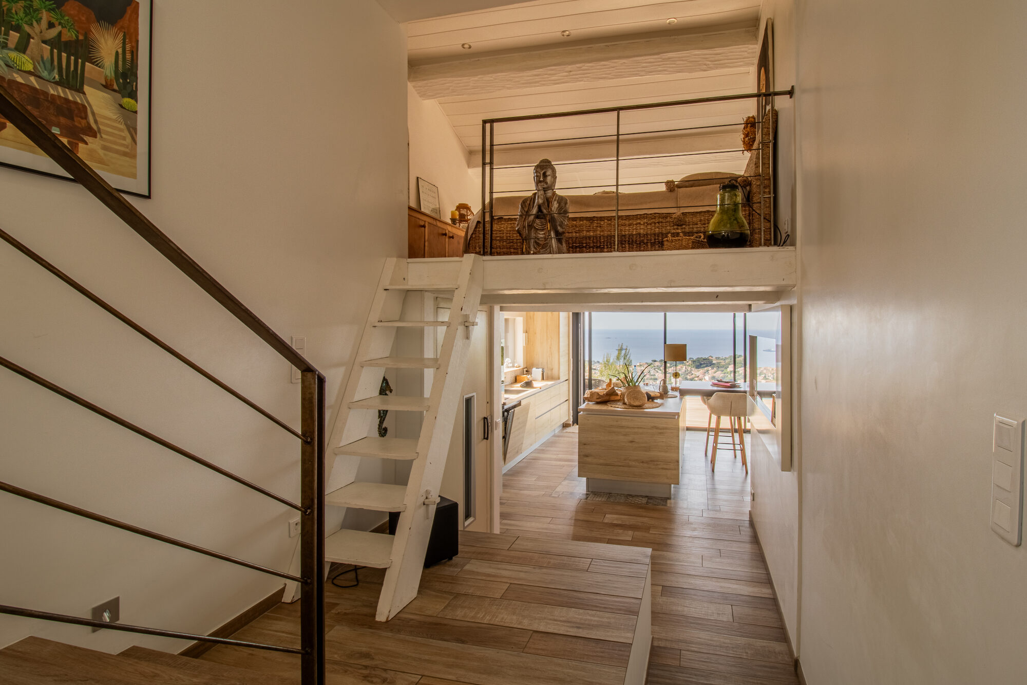 Escalier et mezzanine — photographe d'architecture Var